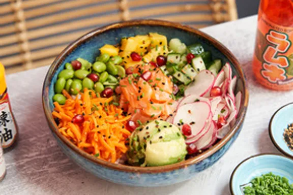 Pokebowl saumon, edamame et légumes croquants